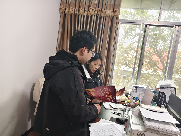 科技賦能法治，服務(wù)惠企便民——雙清區(qū)科工信局開展2025年‘政務(wù)公開主題日’暨‘12·4’國家憲法日系列宣傳活動(dòng)